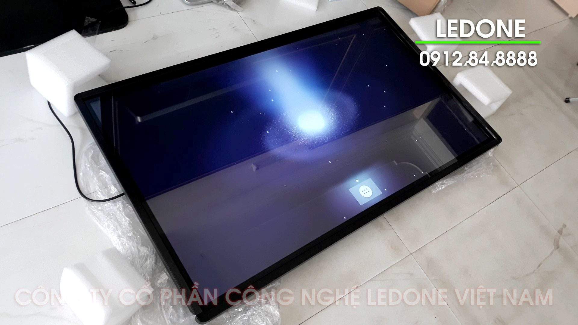 Lắp đặt màn hình LCD cảm ứng 49 inch tại Bảo tàng Quảng Trị  