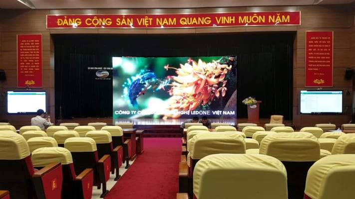 Nên lắp loại màn hình LED nào cho phòng họp  