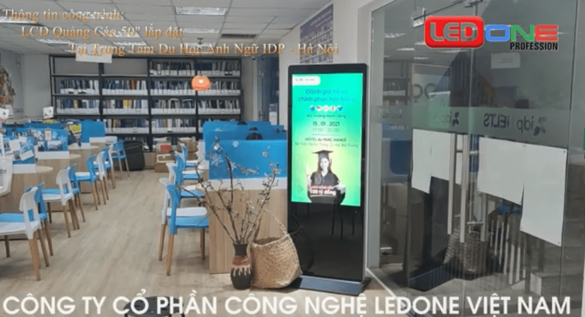 Thi công màn hình quảng cáo chân đứng 50 inch tại Trung Tâm Du Học Anh Ngữ IDP Hà Nội  