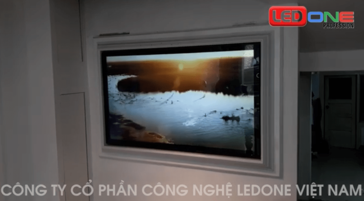 Thi công màn hình quảng cáo treo tường 70 inch tại Thẩm Mỹ Viện 38 Tuệ Tĩnh  