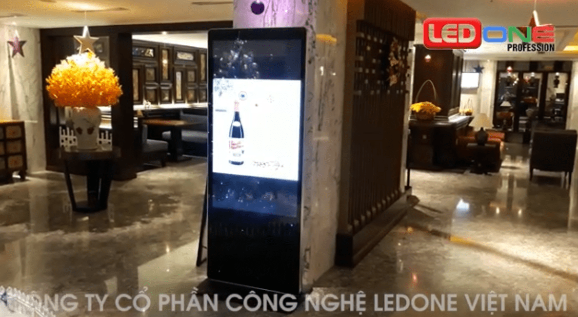 Thi công màn hình quảng cáo chân đứng 55 inch tại Khách sạn La Belle Vie Hà Nội  