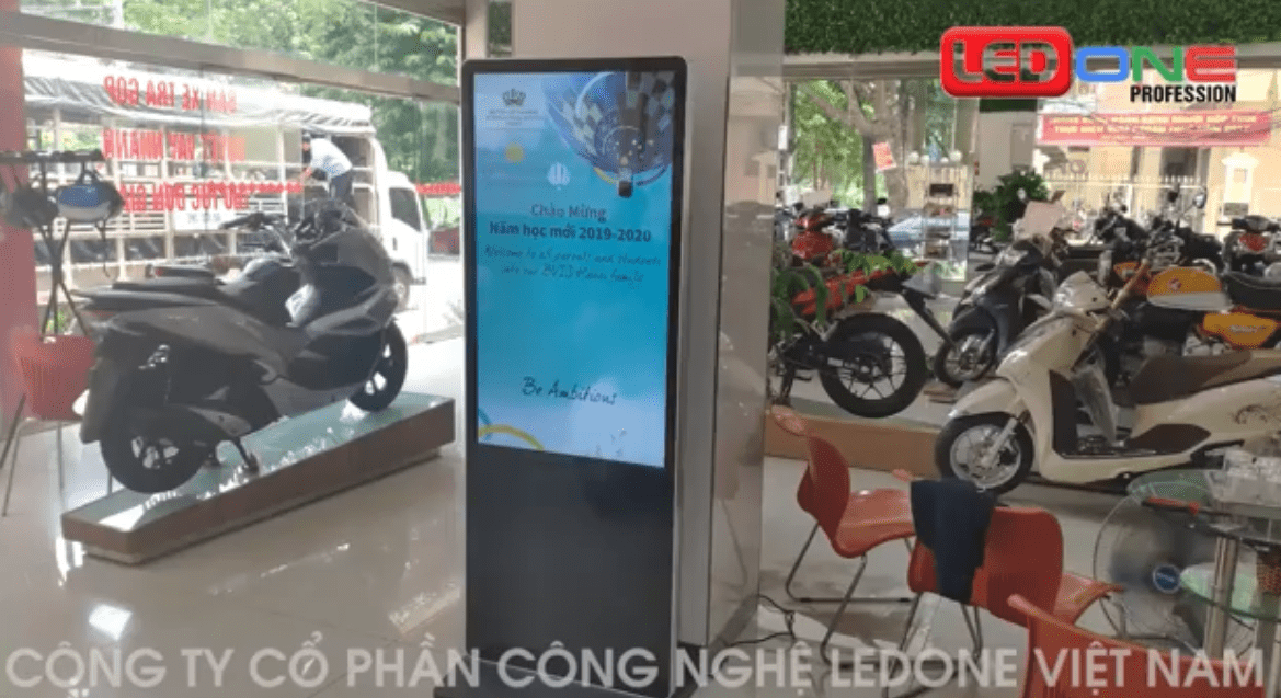 Thi công màn hình quảng cáo chân đứng tại Cửa hàng Honda Thắng Lợi 2 TT Đông Anh  