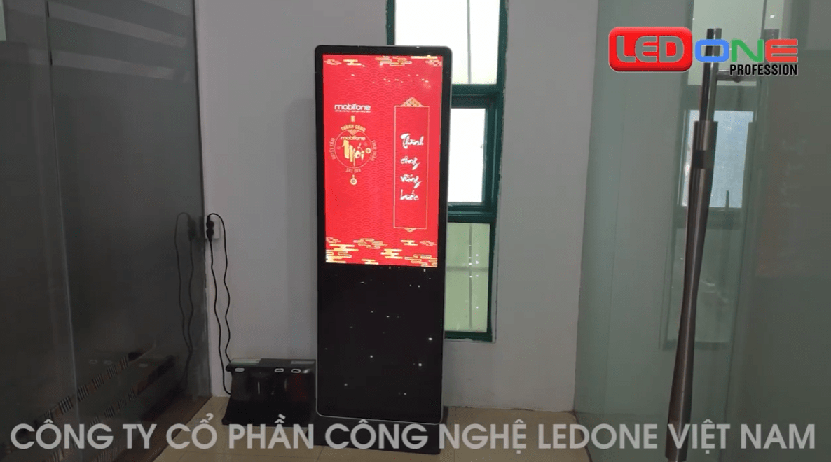 Thi công màn hình quảng cáo chân đứng tại tòa nhà Mobifone  