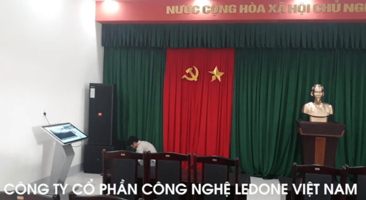 Thi công màn hình quảng cáo chân quỳ Phòng trưng bày lịch sử huyện Nam Đàn  