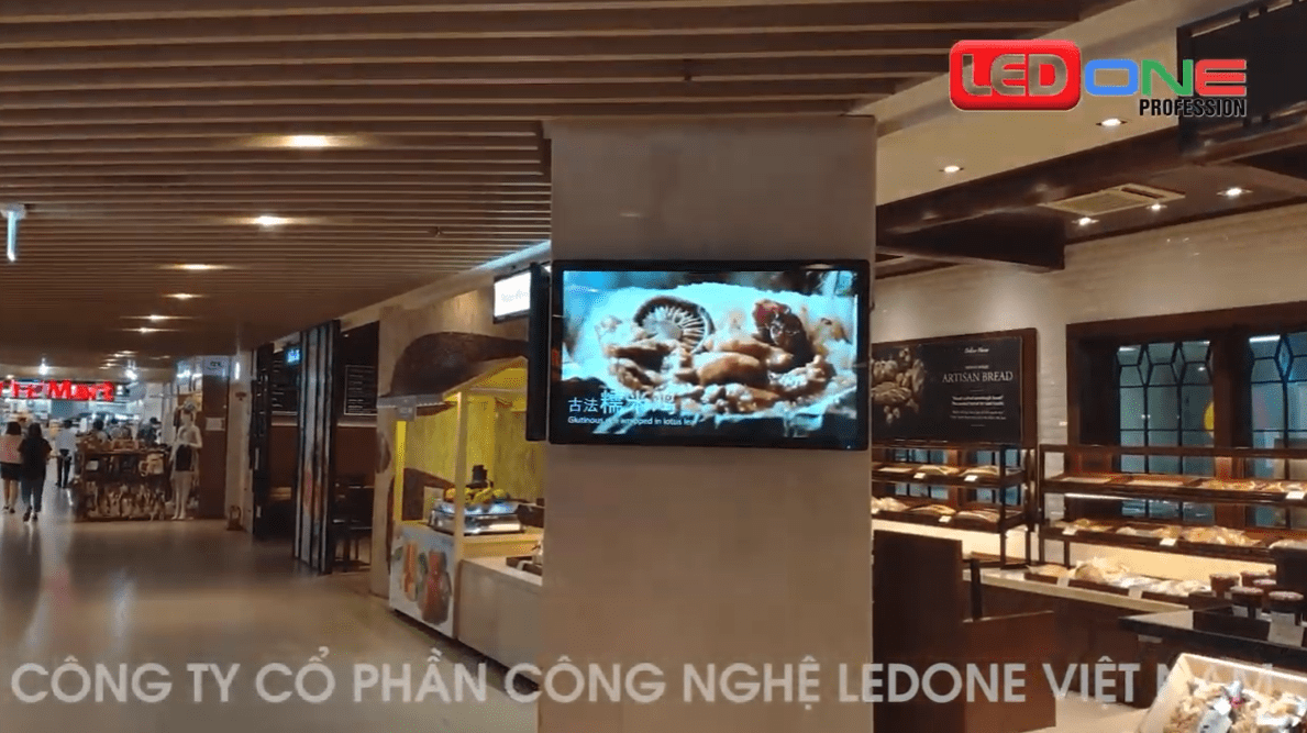 Thi công màn hình quảng cáo treo tường 43 inch tại LOTTE Mart Hà Nội  