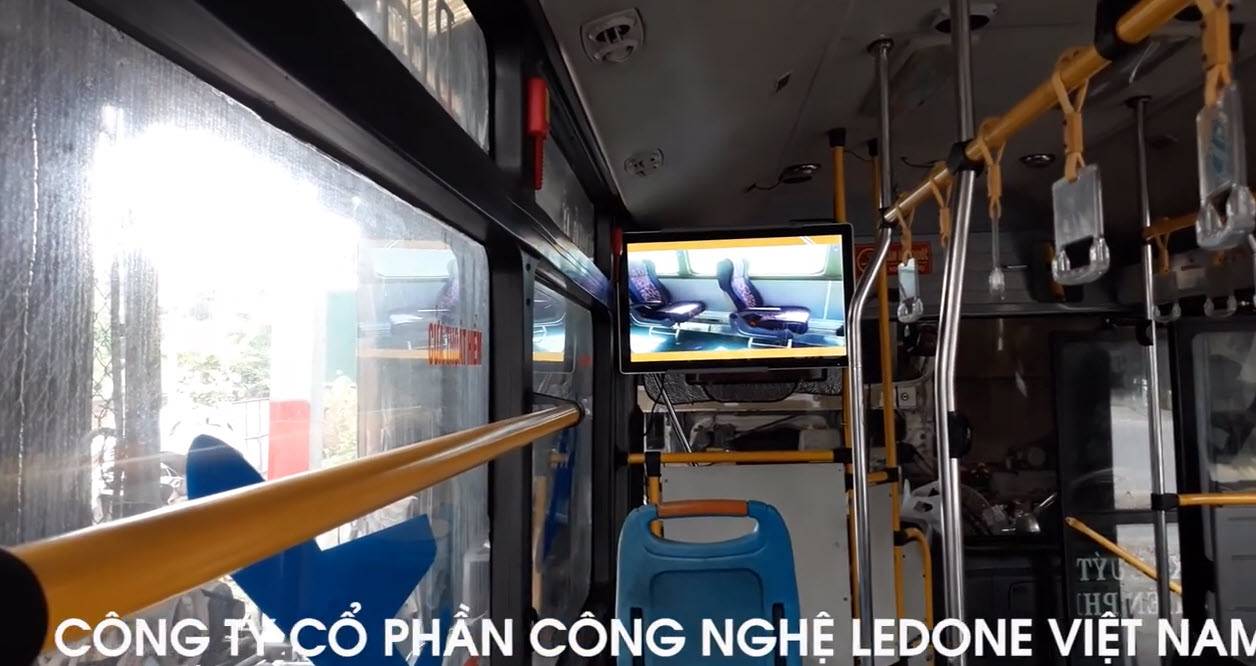 Lắp đặt màn hình quảng cáo 32 inch xe bus sân bay Nội Bài  