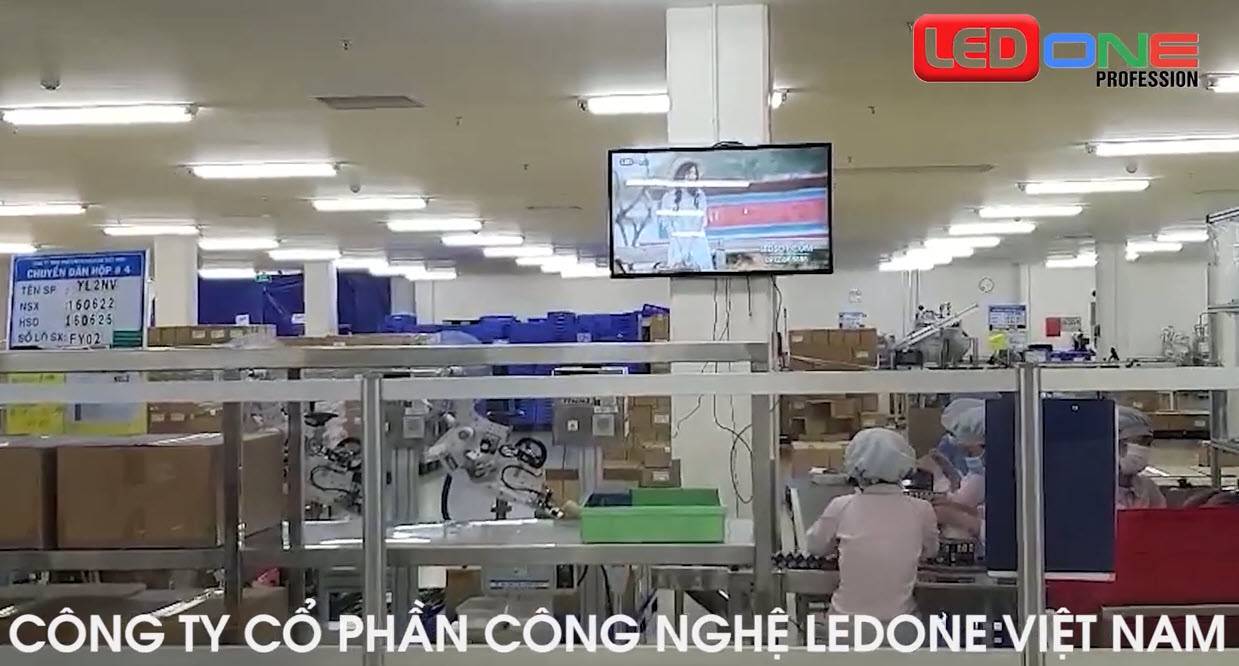 Lắp đặt màn hình quảng cáo treo tường 43 inch tại khu công nghiệp Bình Dương  