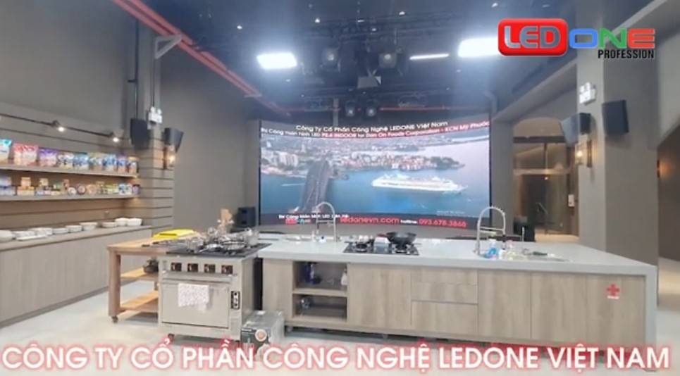 Thi công màn hình LED cong P2.6 tại KCN Bình Dương cho Dan On Food  